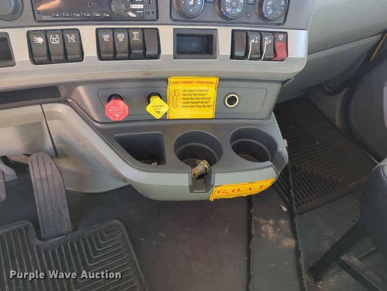 image for item OL9134 2020 Kenworth T680  semi truck