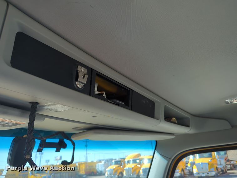 image for item OL9134 2020 Kenworth T680  semi truck