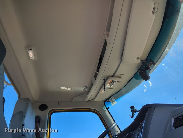 image for item OL9134 2020 Kenworth T680  semi truck