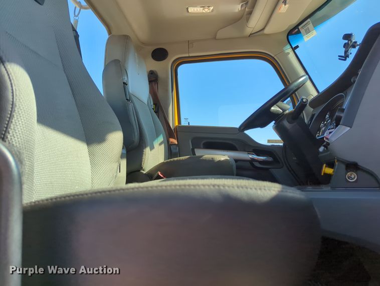 image for item OL9134 2020 Kenworth T680  semi truck