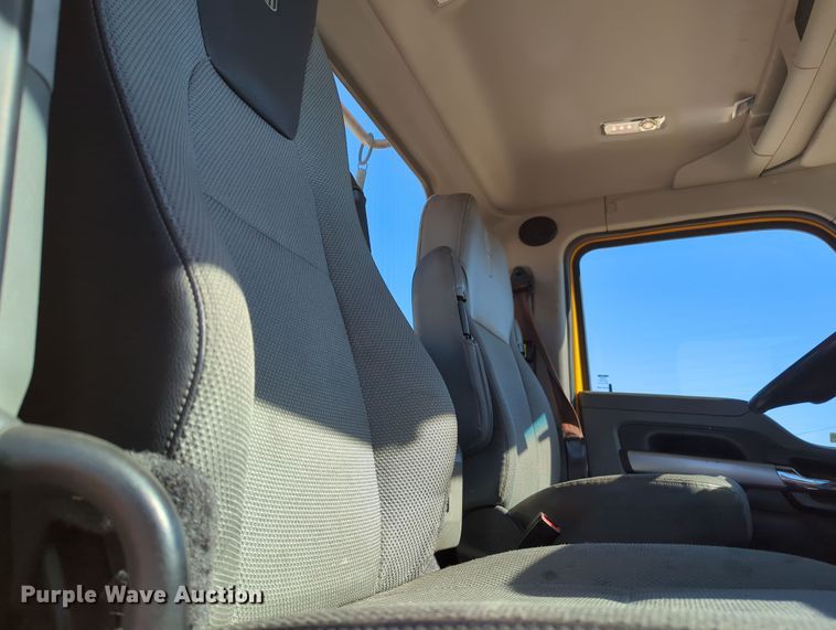 image for item OL9134 2020 Kenworth T680  semi truck