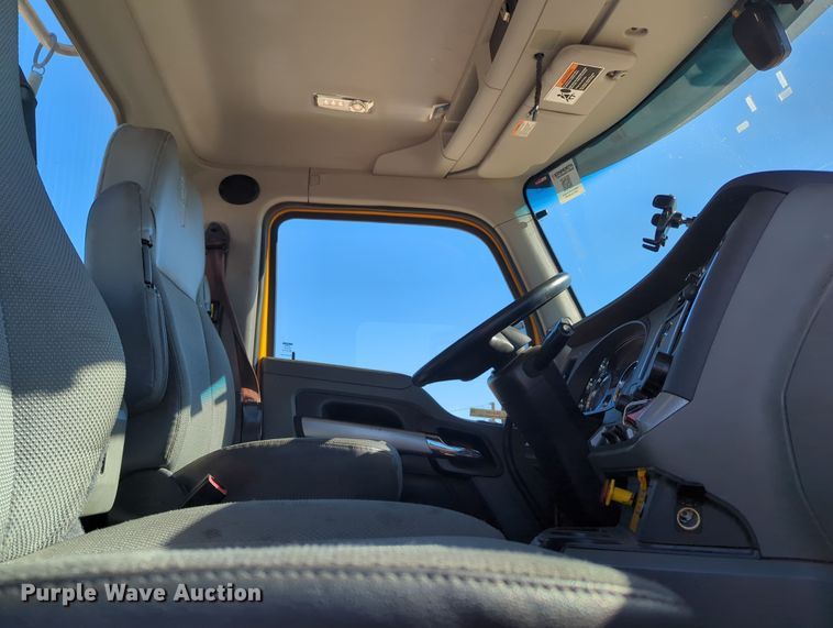 image for item OL9134 2020 Kenworth T680  semi truck