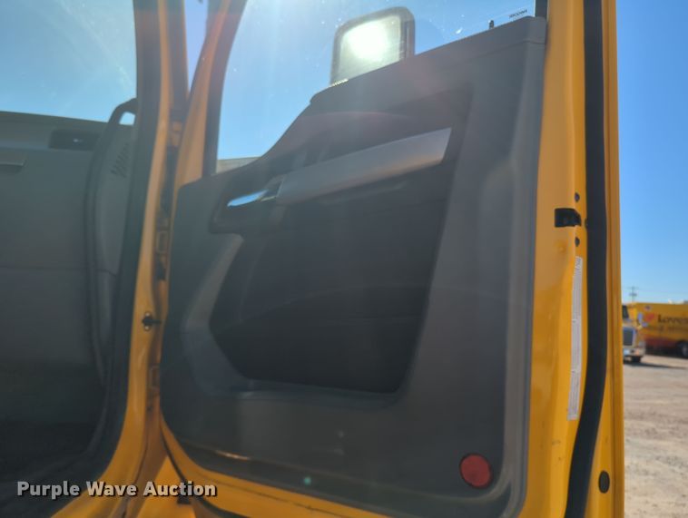 image for item OL9134 2020 Kenworth T680  semi truck