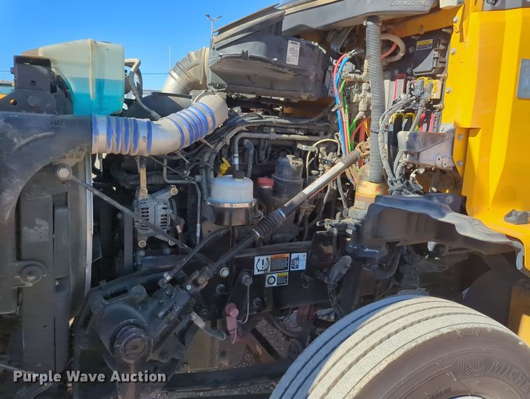 image for item OL9134 2020 Kenworth T680  semi truck