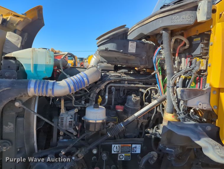 image for item OL9134 2020 Kenworth T680  semi truck