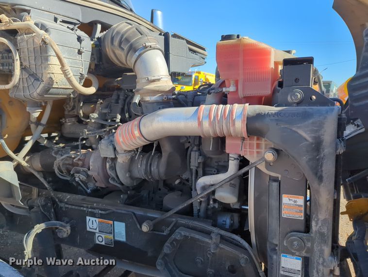 image for item OL9134 2020 Kenworth T680  semi truck