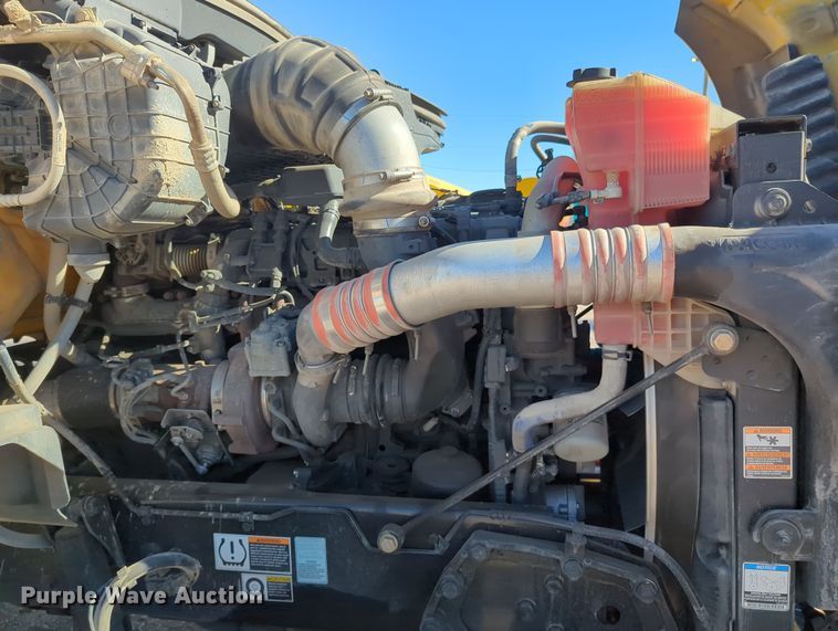 image for item OL9134 2020 Kenworth T680  semi truck