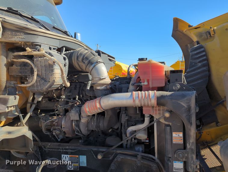 image for item OL9134 2020 Kenworth T680  semi truck