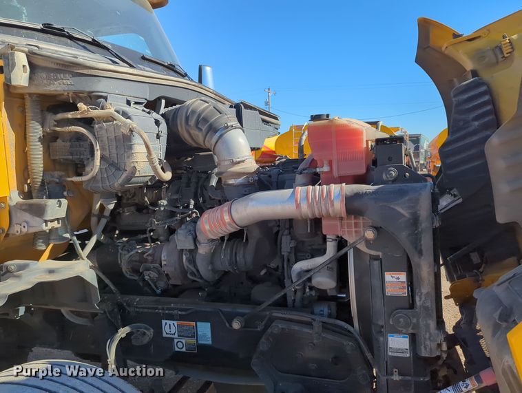 image for item OL9134 2020 Kenworth T680  semi truck