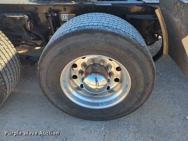 image for item OL9134 2020 Kenworth T680  semi truck