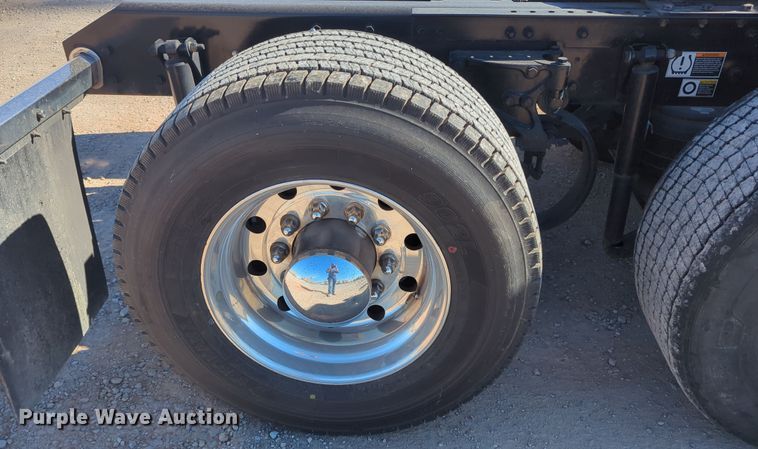 image for item OL9134 2020 Kenworth T680  semi truck