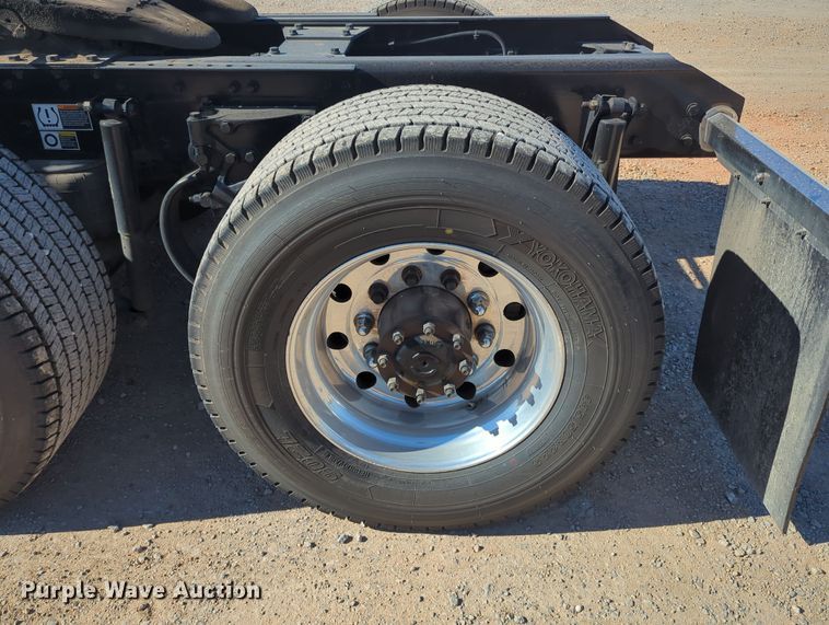 image for item OL9134 2020 Kenworth T680  semi truck