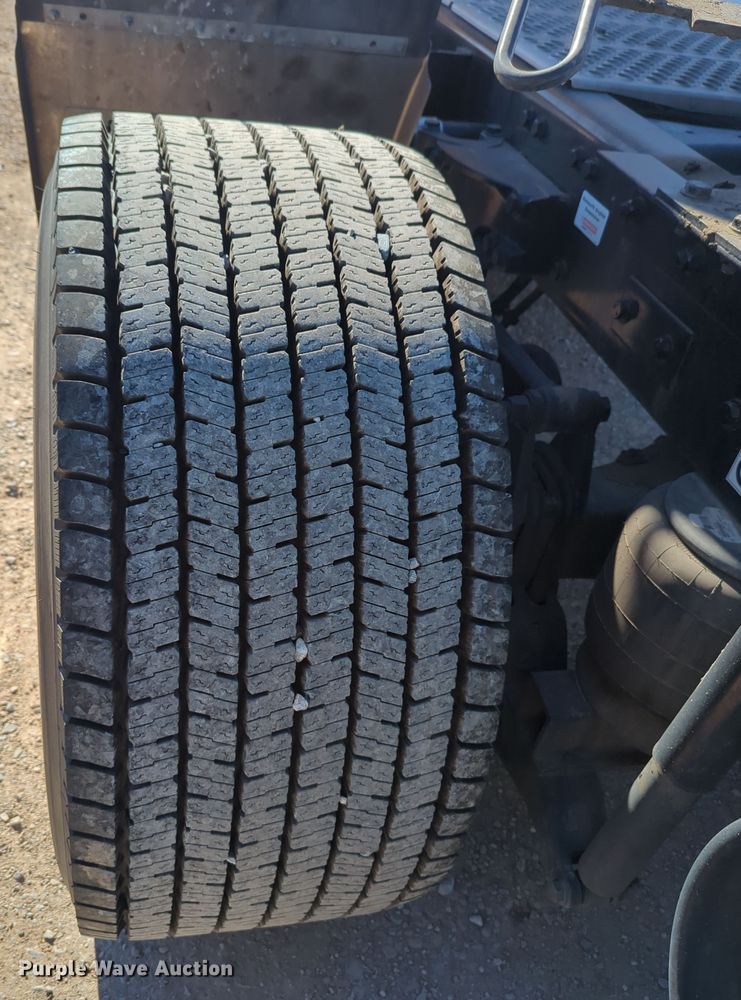 image for item OL9134 2020 Kenworth T680  semi truck