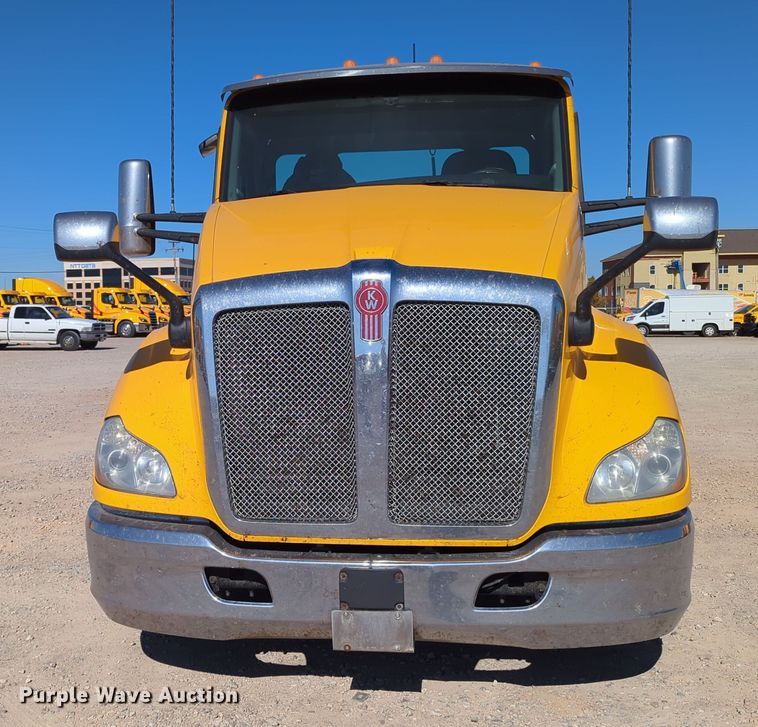 image for item OL9137 2020 Kenworth T680  semi truck