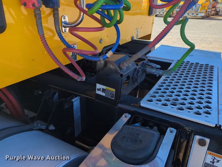 image for item OL9137 2020 Kenworth T680  semi truck