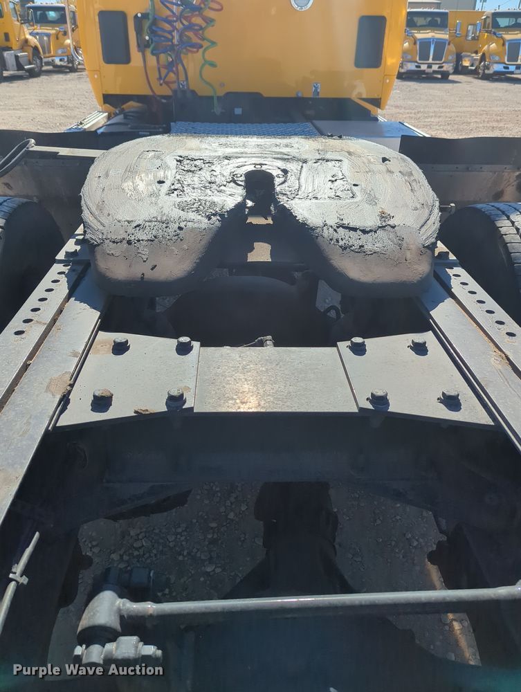 image for item OL9137 2020 Kenworth T680  semi truck