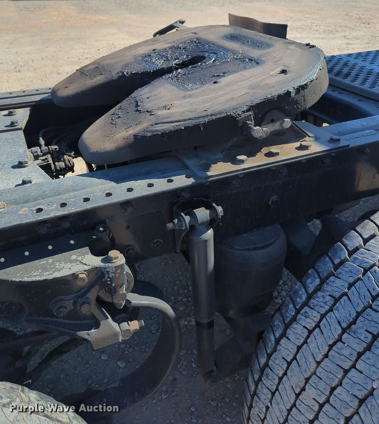 image for item OL9137 2020 Kenworth T680  semi truck