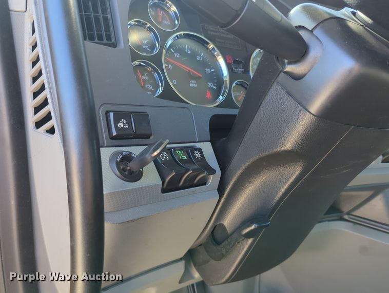 image for item OL9137 2020 Kenworth T680  semi truck