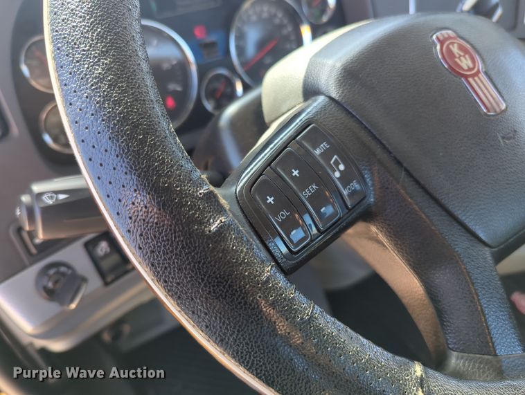 image for item OL9137 2020 Kenworth T680  semi truck