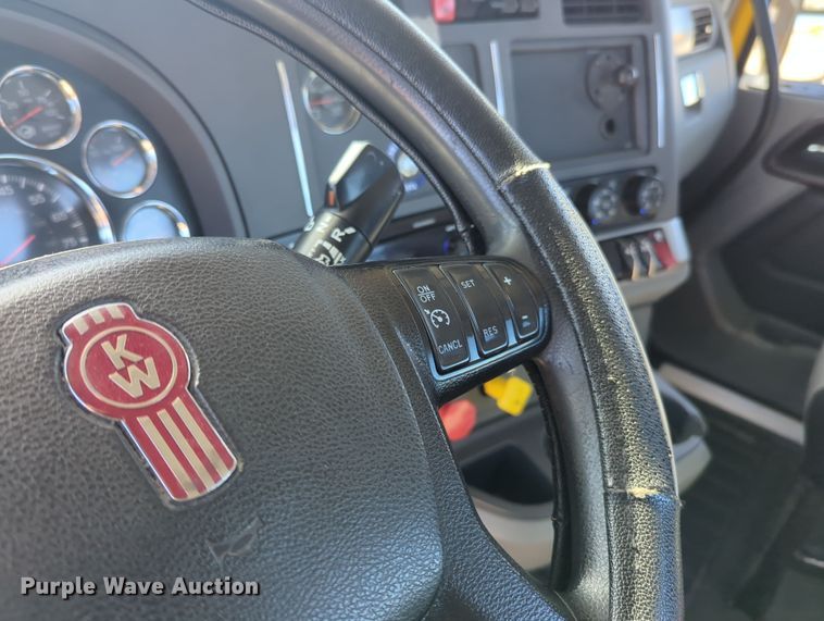 image for item OL9137 2020 Kenworth T680  semi truck