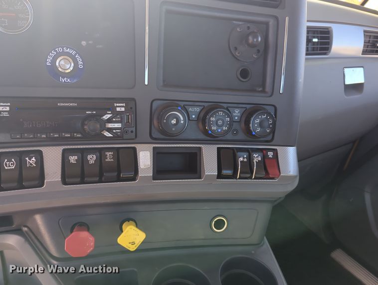 image for item OL9137 2020 Kenworth T680  semi truck