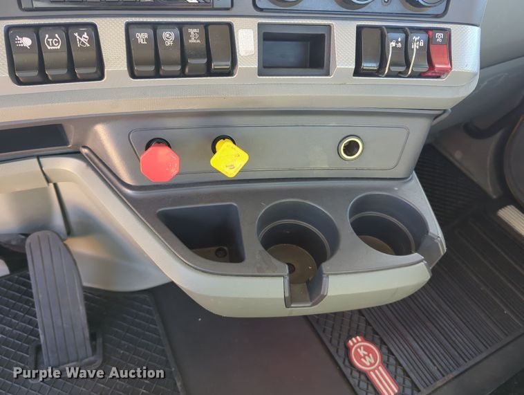 image for item OL9137 2020 Kenworth T680  semi truck