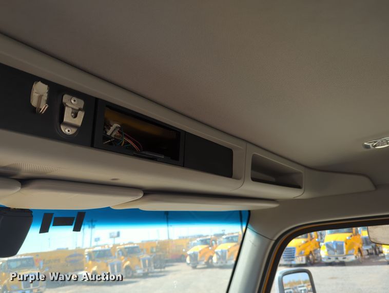 image for item OL9137 2020 Kenworth T680  semi truck