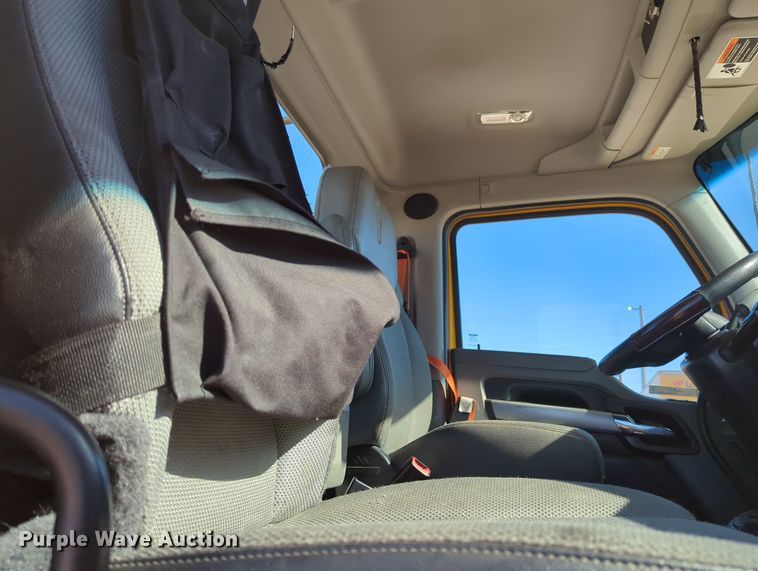 image for item OL9137 2020 Kenworth T680  semi truck