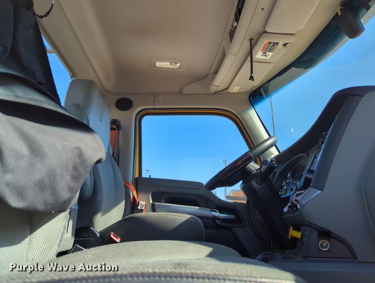 image for item OL9137 2020 Kenworth T680  semi truck