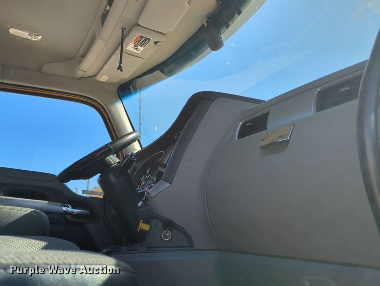 image for item OL9137 2020 Kenworth T680  semi truck