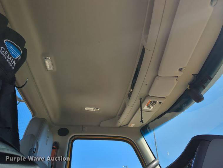 image for item OL9137 2020 Kenworth T680  semi truck