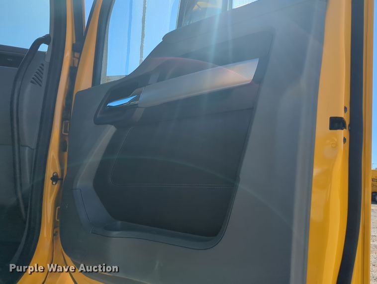 image for item OL9137 2020 Kenworth T680  semi truck