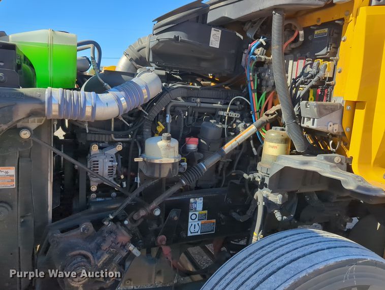 image for item OL9137 2020 Kenworth T680  semi truck