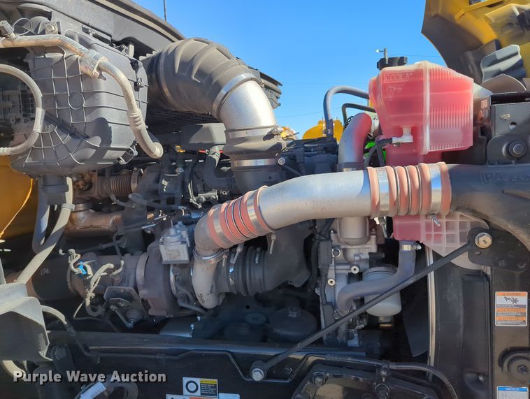 image for item OL9137 2020 Kenworth T680  semi truck