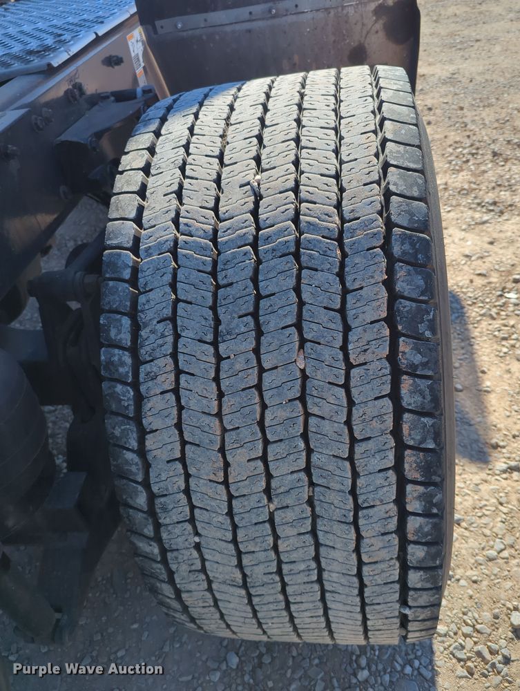 image for item OL9137 2020 Kenworth T680  semi truck