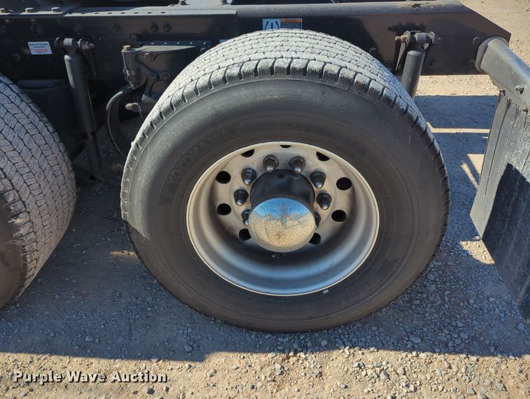 image for item OL9137 2020 Kenworth T680  semi truck