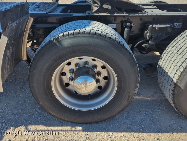 image for item OL9137 2020 Kenworth T680  semi truck