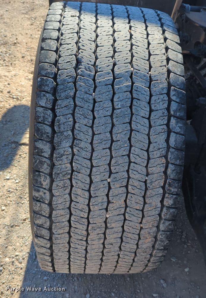 image for item OL9137 2020 Kenworth T680  semi truck