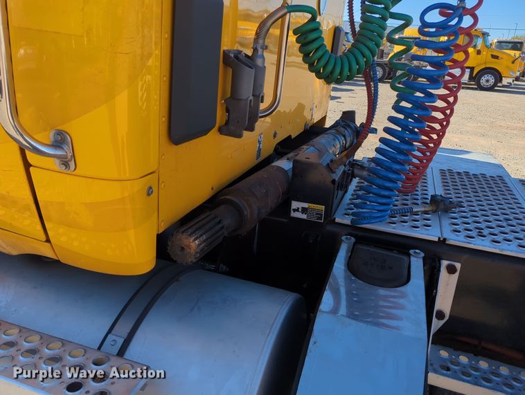 image for item OL9138 2019 Kenworth T680  semi truck