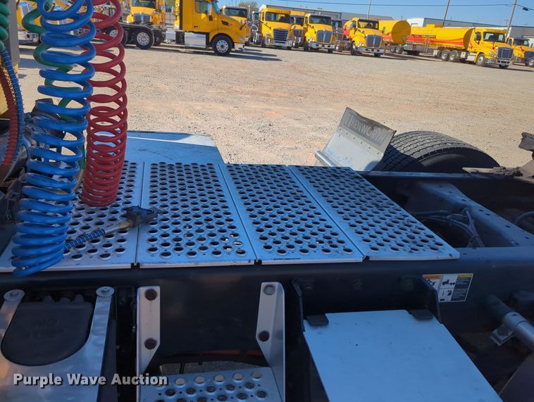 image for item OL9138 2019 Kenworth T680  semi truck