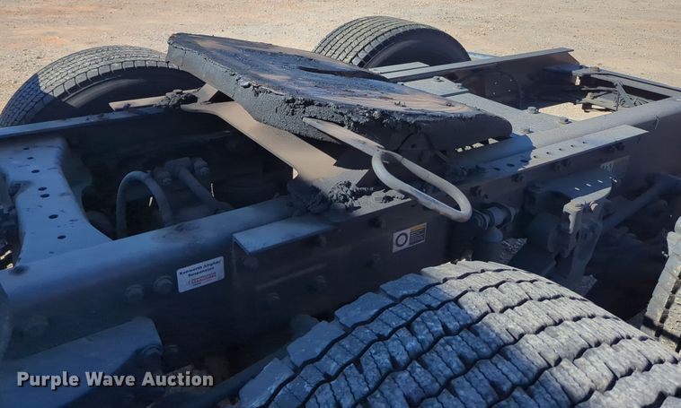 image for item OL9138 2019 Kenworth T680  semi truck