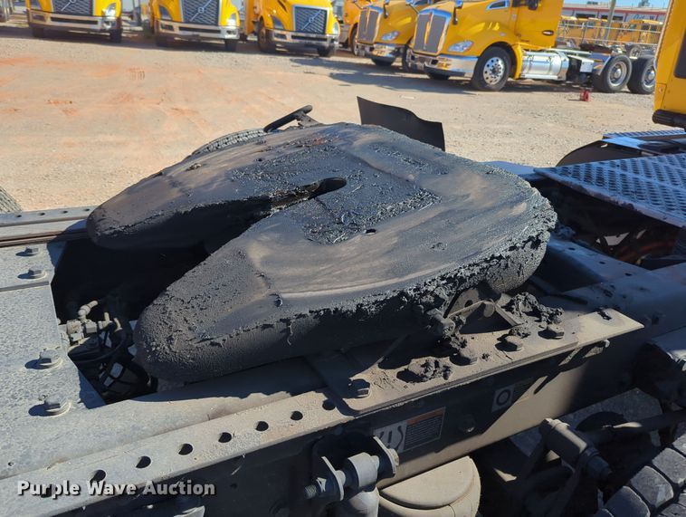 image for item OL9138 2019 Kenworth T680  semi truck