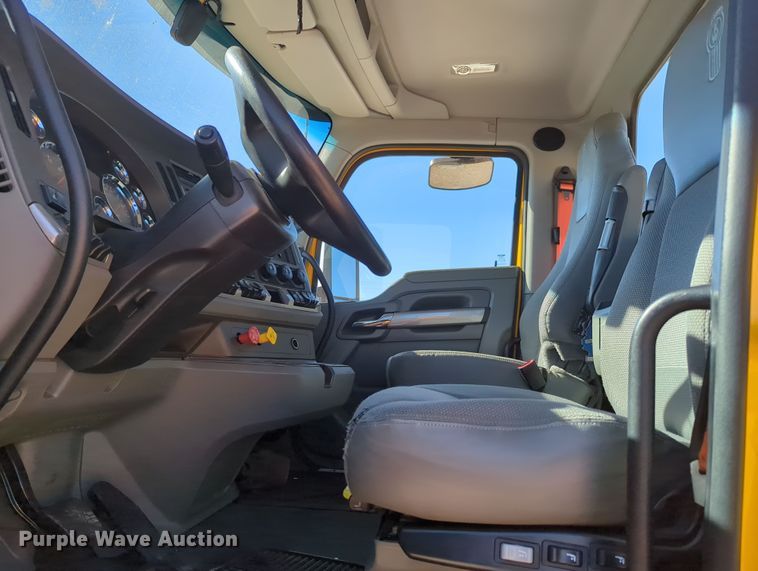 image for item OL9138 2019 Kenworth T680  semi truck