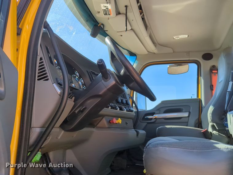 image for item OL9138 2019 Kenworth T680  semi truck