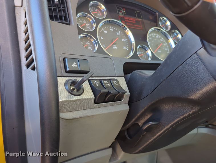 image for item OL9138 2019 Kenworth T680  semi truck