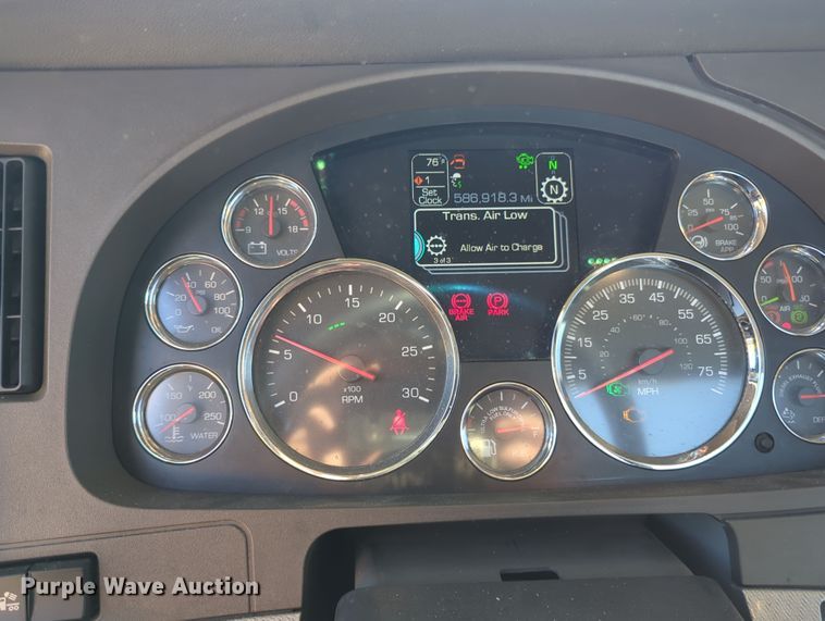 image for item OL9138 2019 Kenworth T680  semi truck