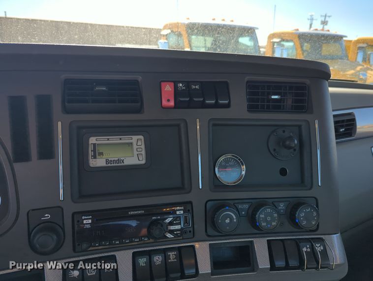 image for item OL9138 2019 Kenworth T680  semi truck