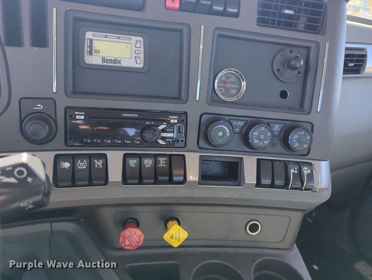 image for item OL9138 2019 Kenworth T680  semi truck