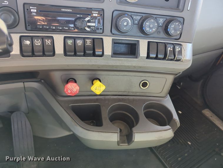 image for item OL9138 2019 Kenworth T680  semi truck