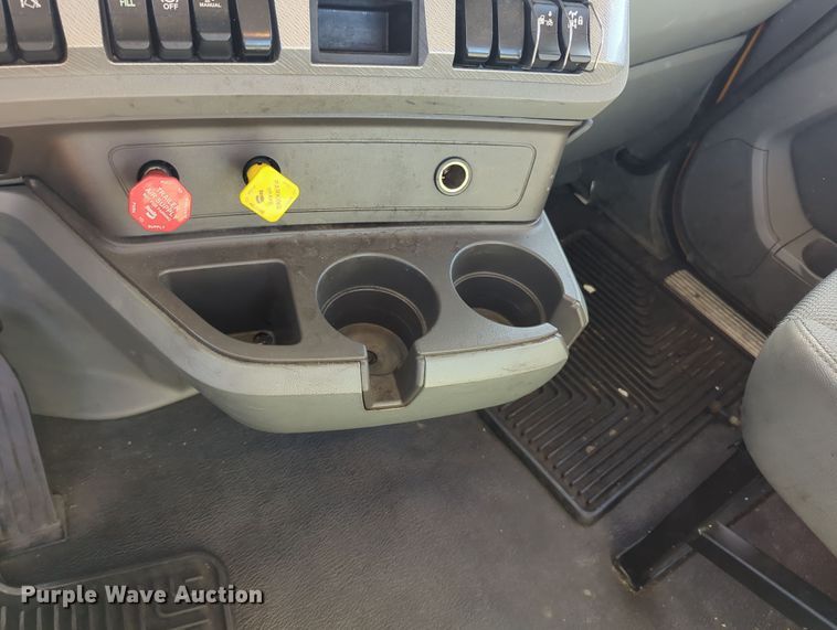 image for item OL9138 2019 Kenworth T680  semi truck